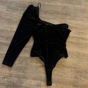 ASTR: The Label one shoulder black velvet bodysuit